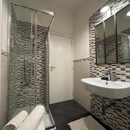 Appartement Casa Clara - Fino A 10 Posti Letto In Centro Ad - Italywego *